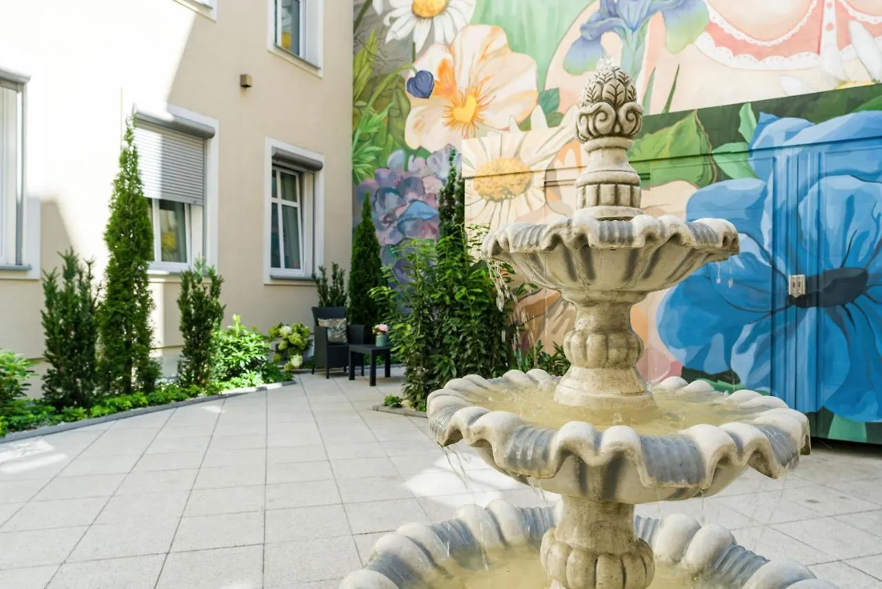 Komeda Apartment Hidden In Poznan Old Town By Noclegi Renters